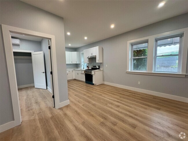 Building Photo - 13 Monroe St Rental