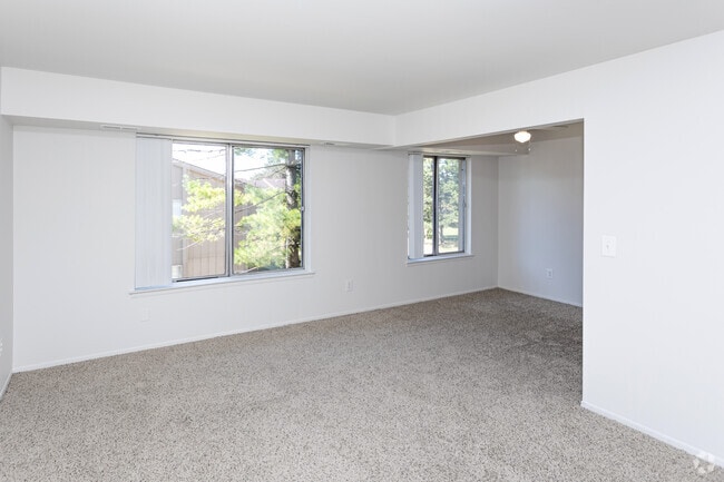 2BR, 1.5BA - 800 SF