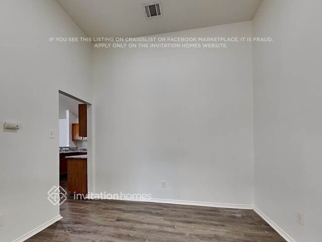 Photo - 2107 Camelot Dr