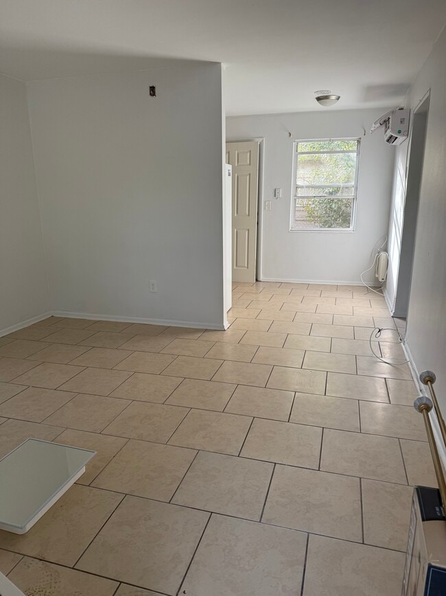 Photo - 413 Woodrow Ave Unit 3