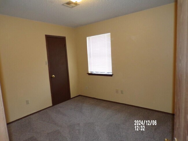 Photo - 6108 NW Maple Ave Townhome