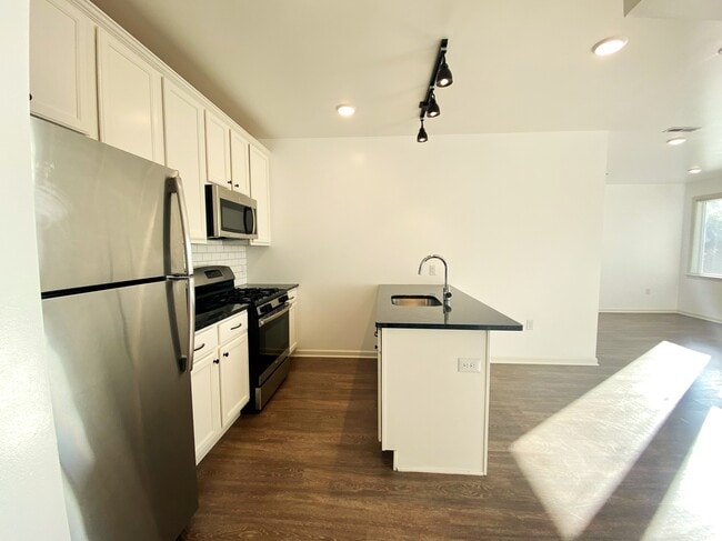 Photo - 4114 Lauriston Street