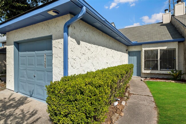 Building Photo - 7120 Deer Creek Ct