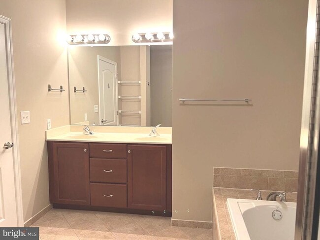 Photo - 527 Carson Terrace