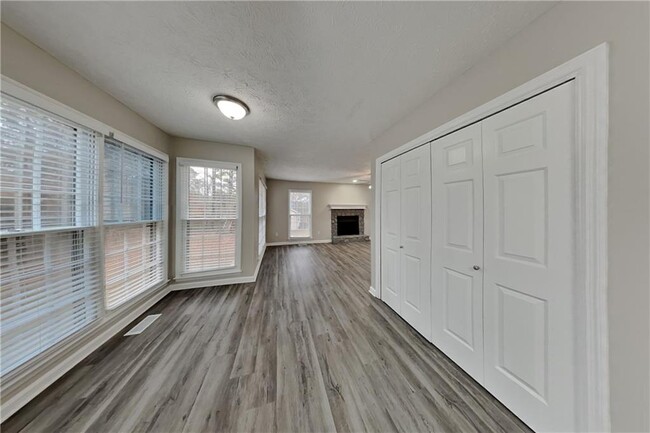 Photo - 89 White Oak St