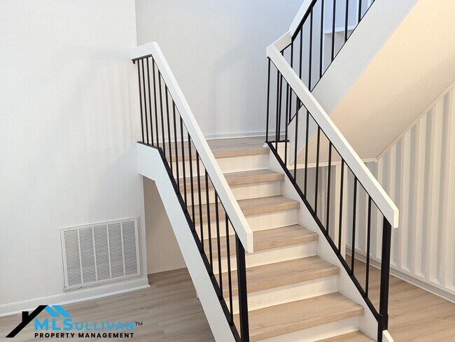 Photo - 4100-4105 Five Oaks Dr