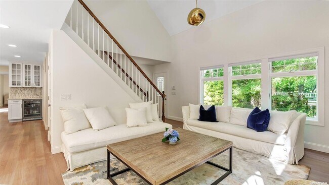 4 Scrimshaw Dr