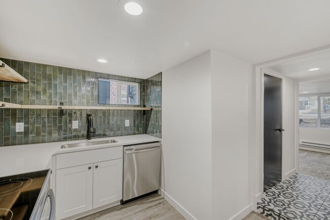 Photo - 946 Pratt St Unit B