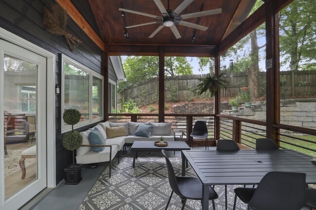 Photo - 1315 Normandy Dr NE