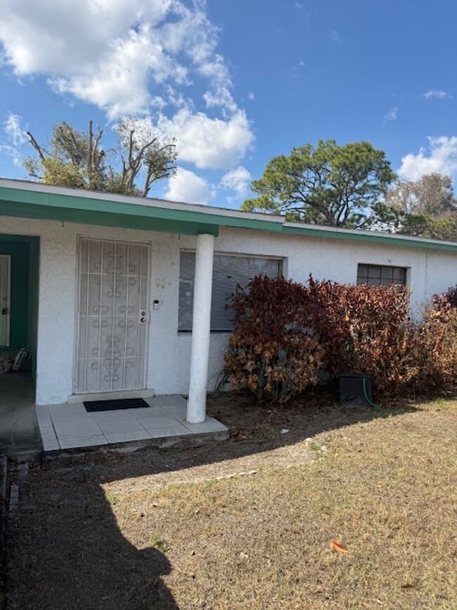 Building Photo - 527 A Ln