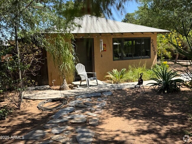 Building Photo - 2608 E Pinchot Ave Rental