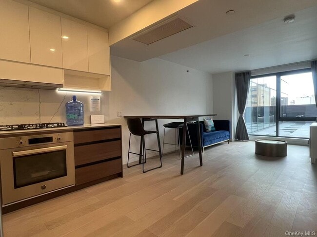 Building Photo - 144-49 Northern Blvd Unit 208