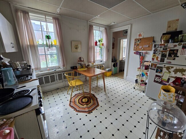 Building Photo - 2032 Spring Garden St Unit 3R Rental
