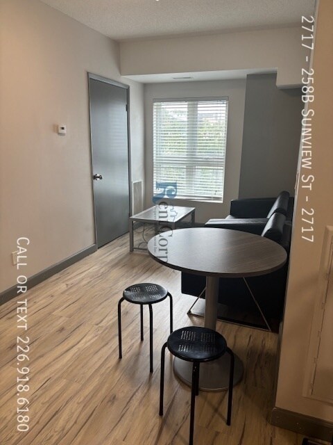 Building Photo - 258B-258B Sunview St