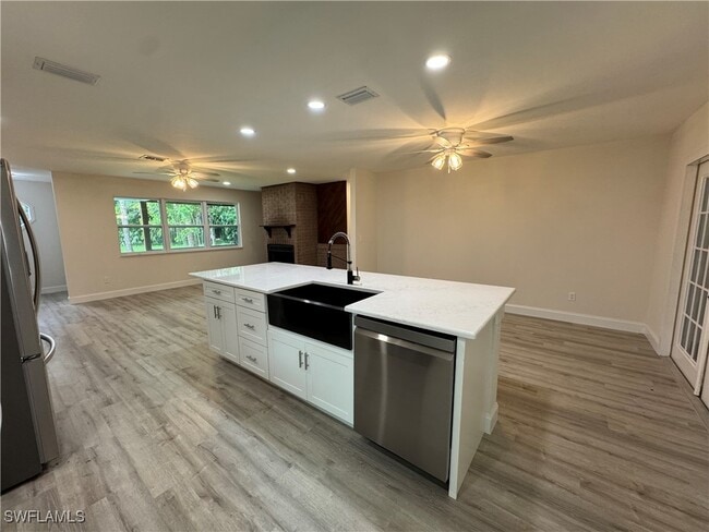 Photo - 221 18th Ave NW