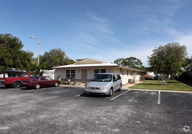 The Welk Arms Apartments - The Welk Arms Apartments