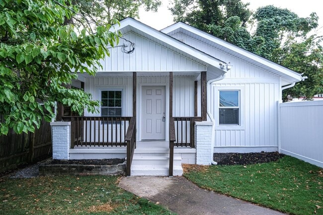 Building Photo - Charming 2BR/1BA Home in the West End Hist...