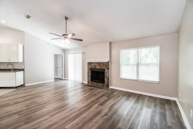 Photo - 465 Oldfield Dr
