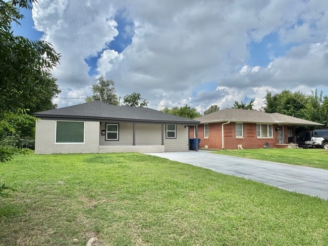 2144 Westchester Dr