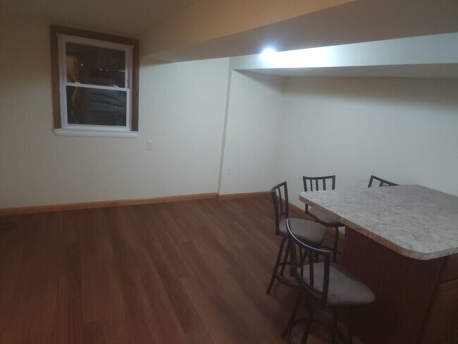 Photo - 46 Isabella Ave Unidad 1