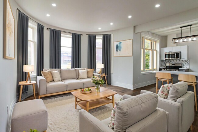 Photo - 52 Charlton Ave W Unit 3