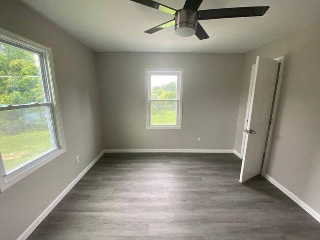 Photo - 260 Moughon St