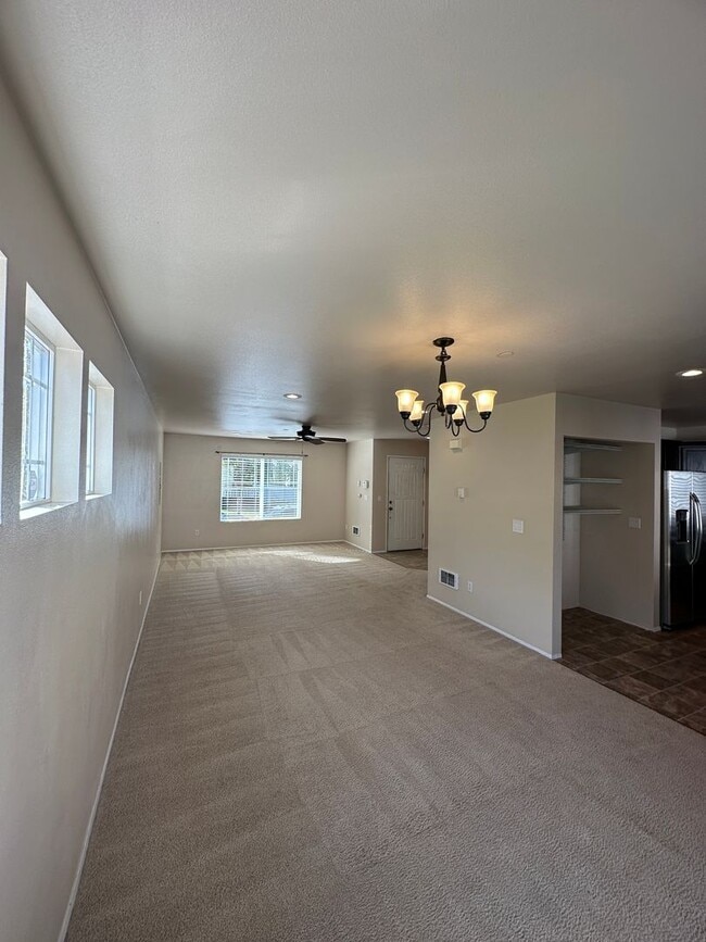 Photo - 2764 Arnold St