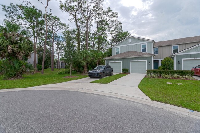 Photo - Beautiful 3 bedroom townhome on cul-de-sac with pond view.