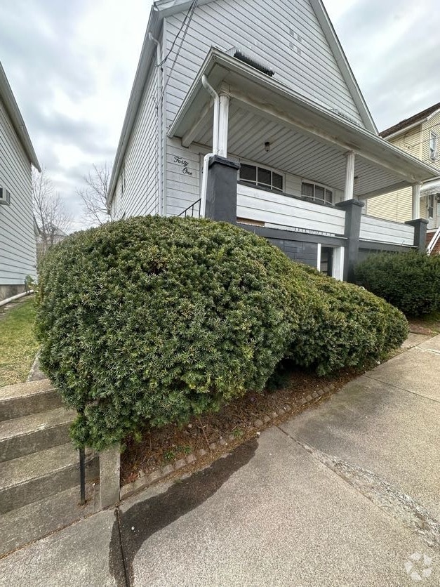 Building Photo - 41 W Field St Rental