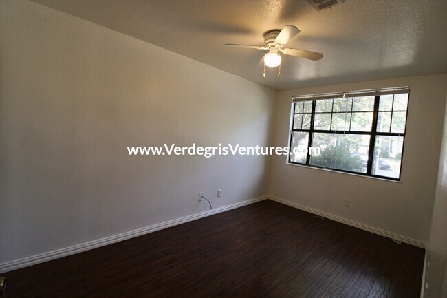 Photo - 223 S Scott St