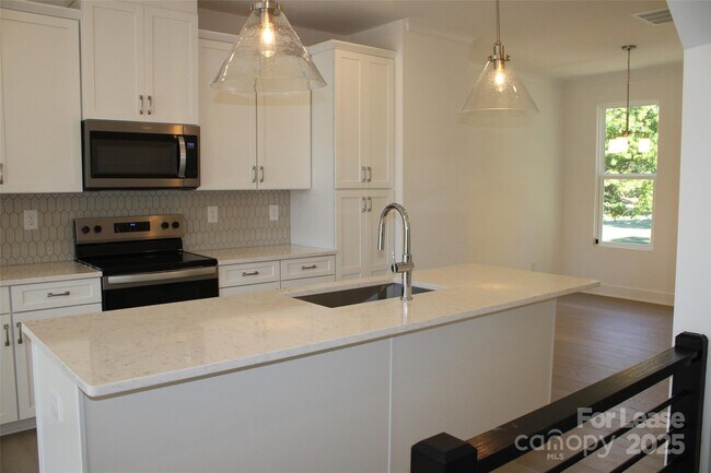 Photo - 1340 Hamilton St