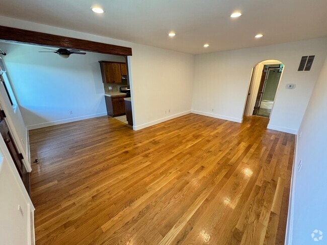 Building Photo - 625 N Hayworth Ave Unit 8 Rental