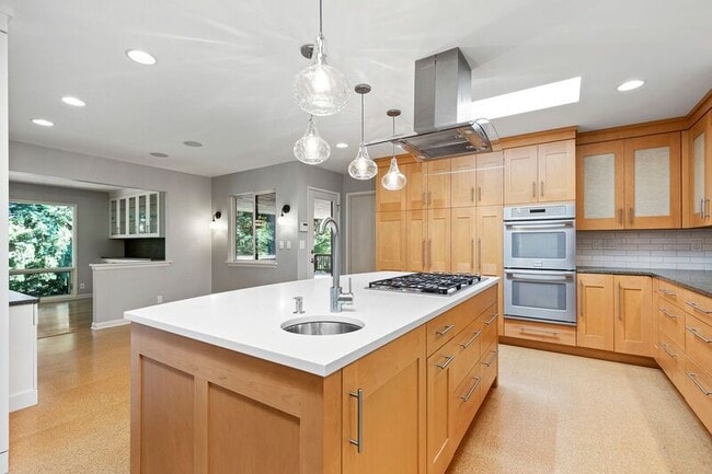 Photo - 2640 SW Vista Dr