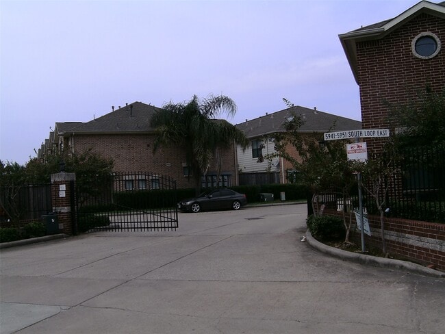 Photo - 5941 S Loop E