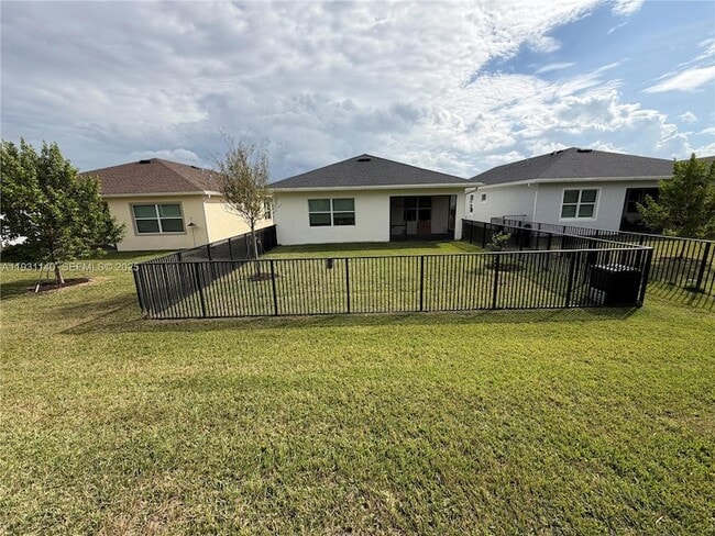 Photo - 400 SE Mulberry Wy