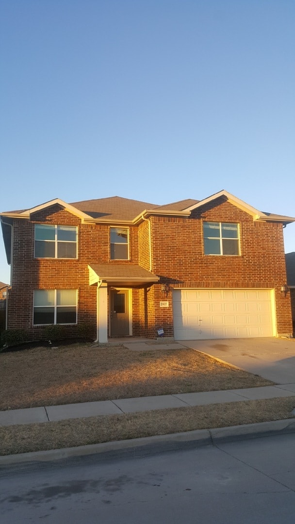 Texas Sized Home 5/3/2 - Texas Sized Home 5/3/2