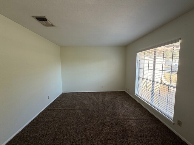 Photo - NICE 3 BEDROOM HOME WITH 2 FULL BATHS IN N...