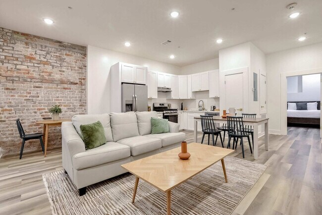 Building Photo - 1050 Annunciation St Rental