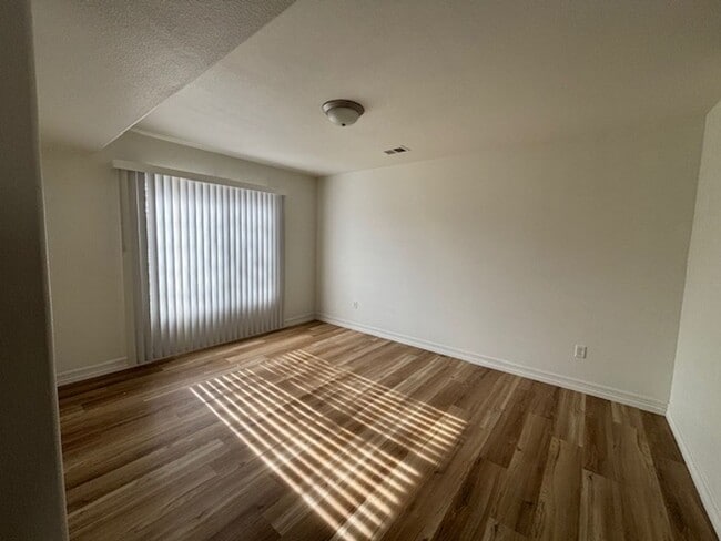 Photo - 4 Bedroom 3.5 Bath Townhouse Near Dell Ran...