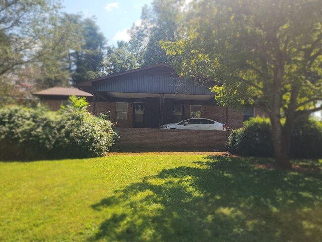 Photo - 623 Alexander St