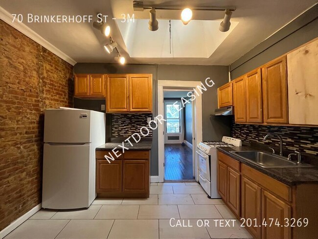 Building Photo - 70 Brinkerhoff St Unit 3M