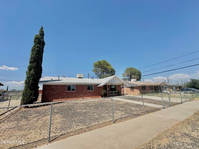 Photo - 4981 Winthrop Dr