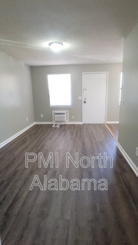 Building Photo - 4421 Bonnell Dr Unit Apt. 7