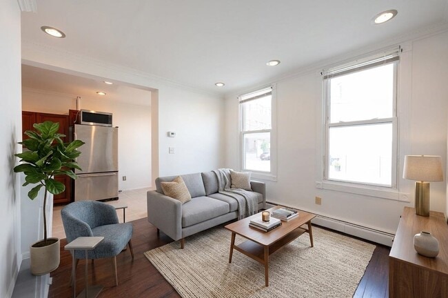 Building Photo - 48 Ravine Ave Unit 1