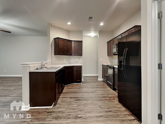 Photo - 280 Americana Dr