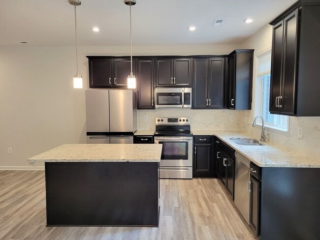 Photo - Immaculate 3 bedroom townhouse centrally located in Bon Air