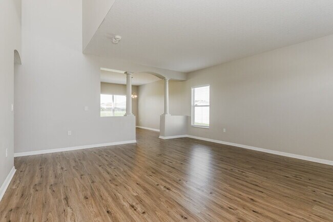 349 Aldershot Ct