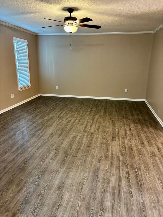 Photo - 548 Kenton Dr