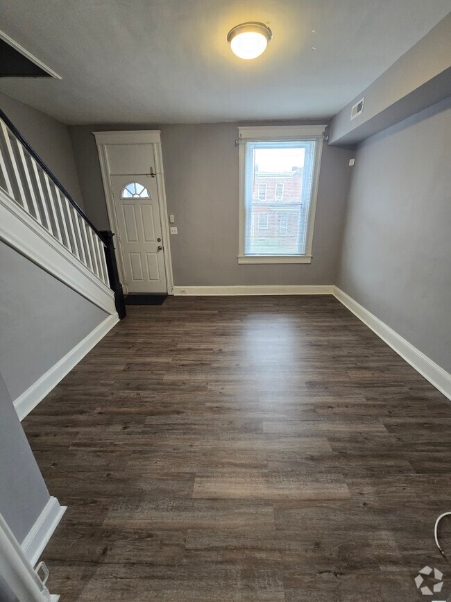 Building Photo - 3027 Kenyon Ave Rental