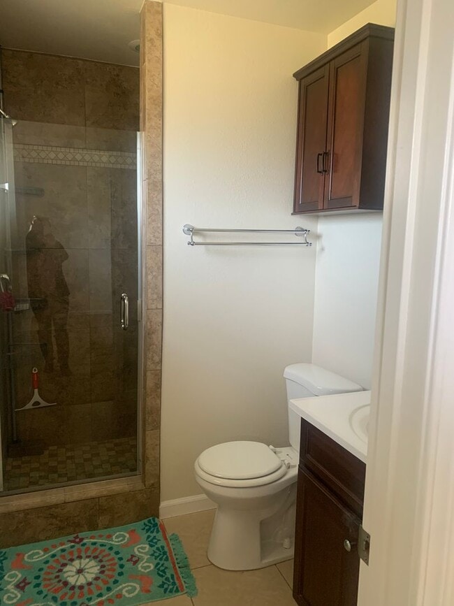 Building Photo - 3 BR 2 BA Available Now